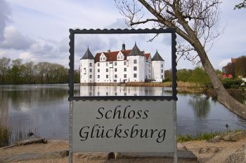 02-11-hans_erik_indramning af glycksborg slot